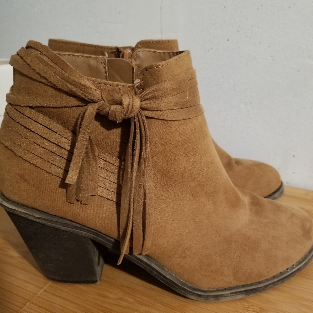 BOOTIES